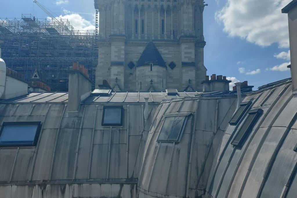 Duplex Notre-Dame De Paris Apartment Bagian luar foto