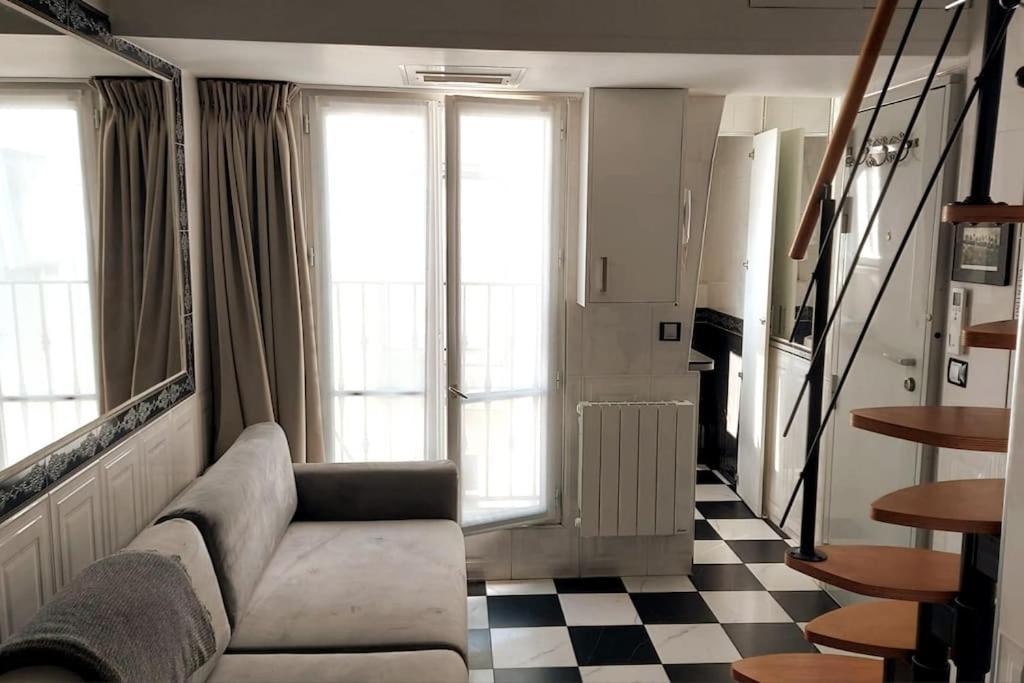 Duplex Notre-Dame De Paris Apartment Bagian luar foto