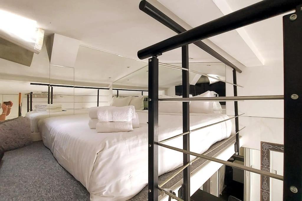 Duplex Notre-Dame De Paris Apartment Bagian luar foto