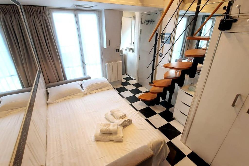 Duplex Notre-Dame De Paris Apartment Bagian luar foto