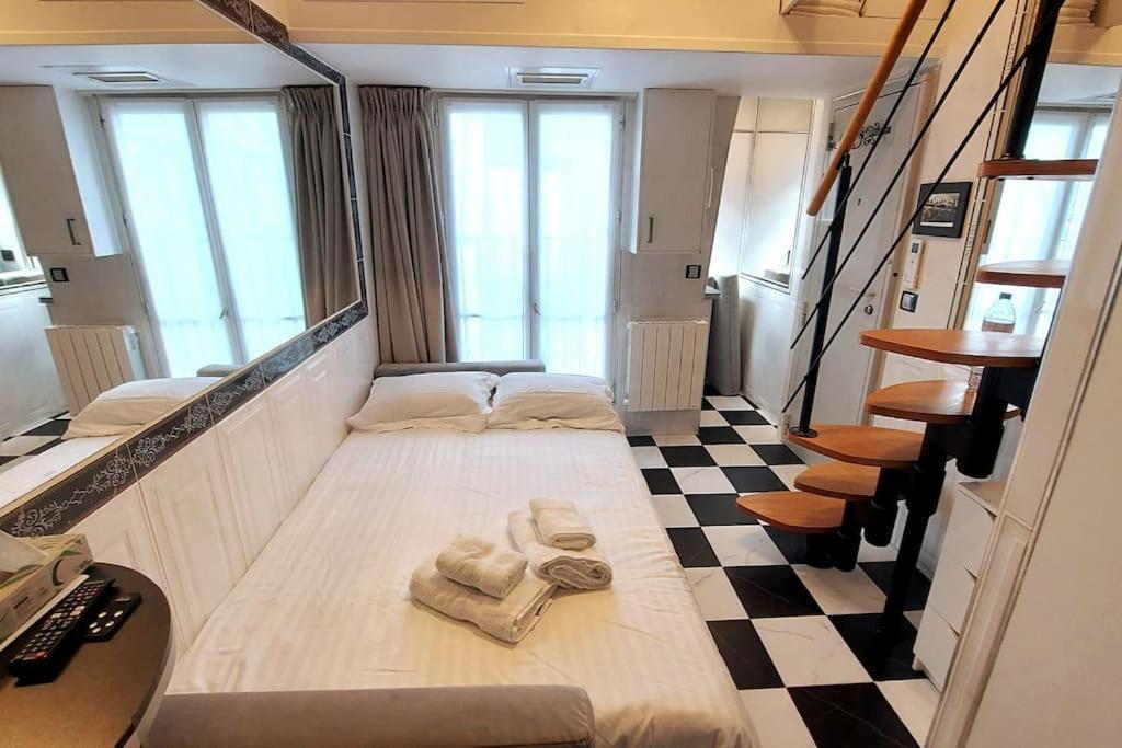 Duplex Notre-Dame De Paris Apartment Bagian luar foto